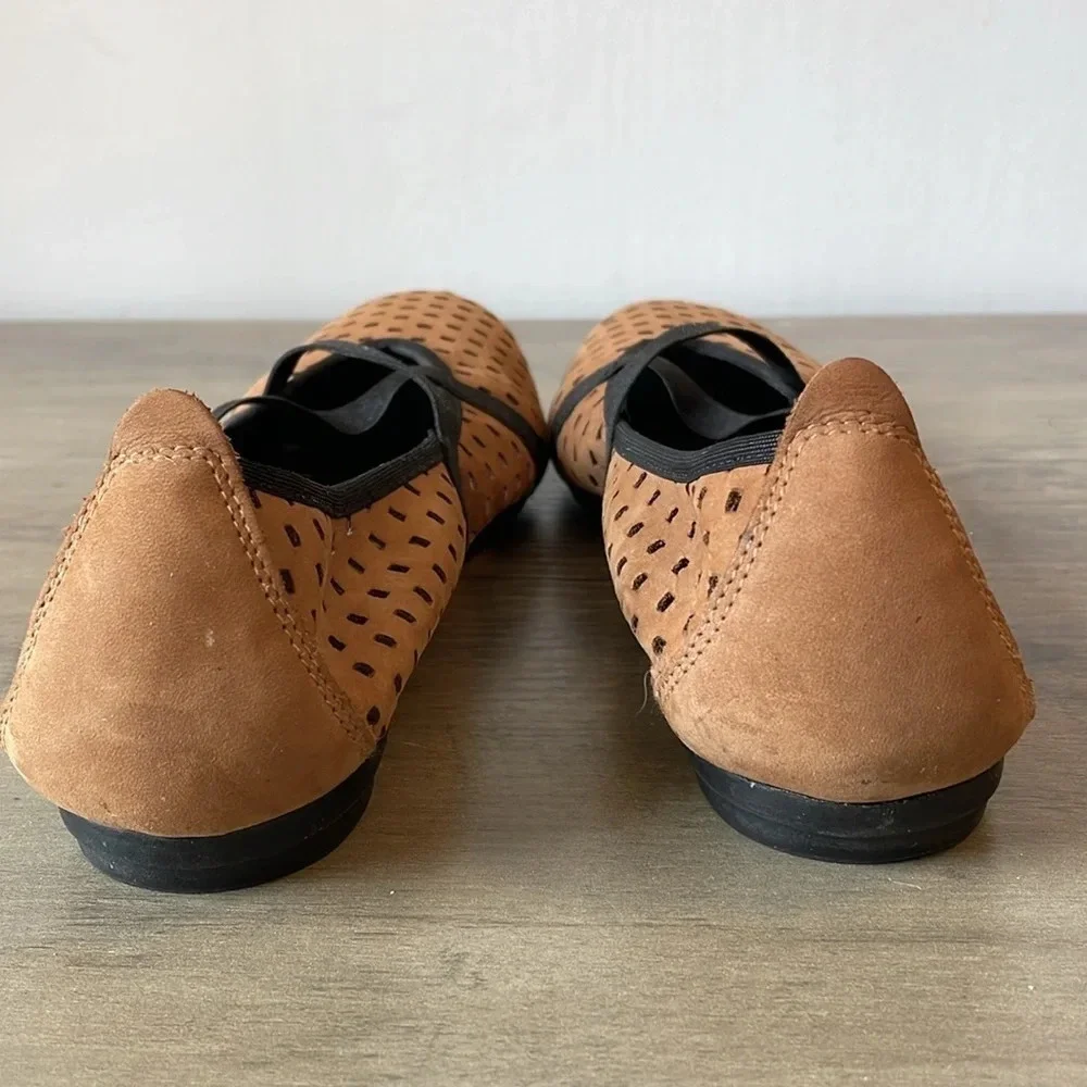 Sesto Meucci brown and black leather flats with elastic straps size 8.5-9